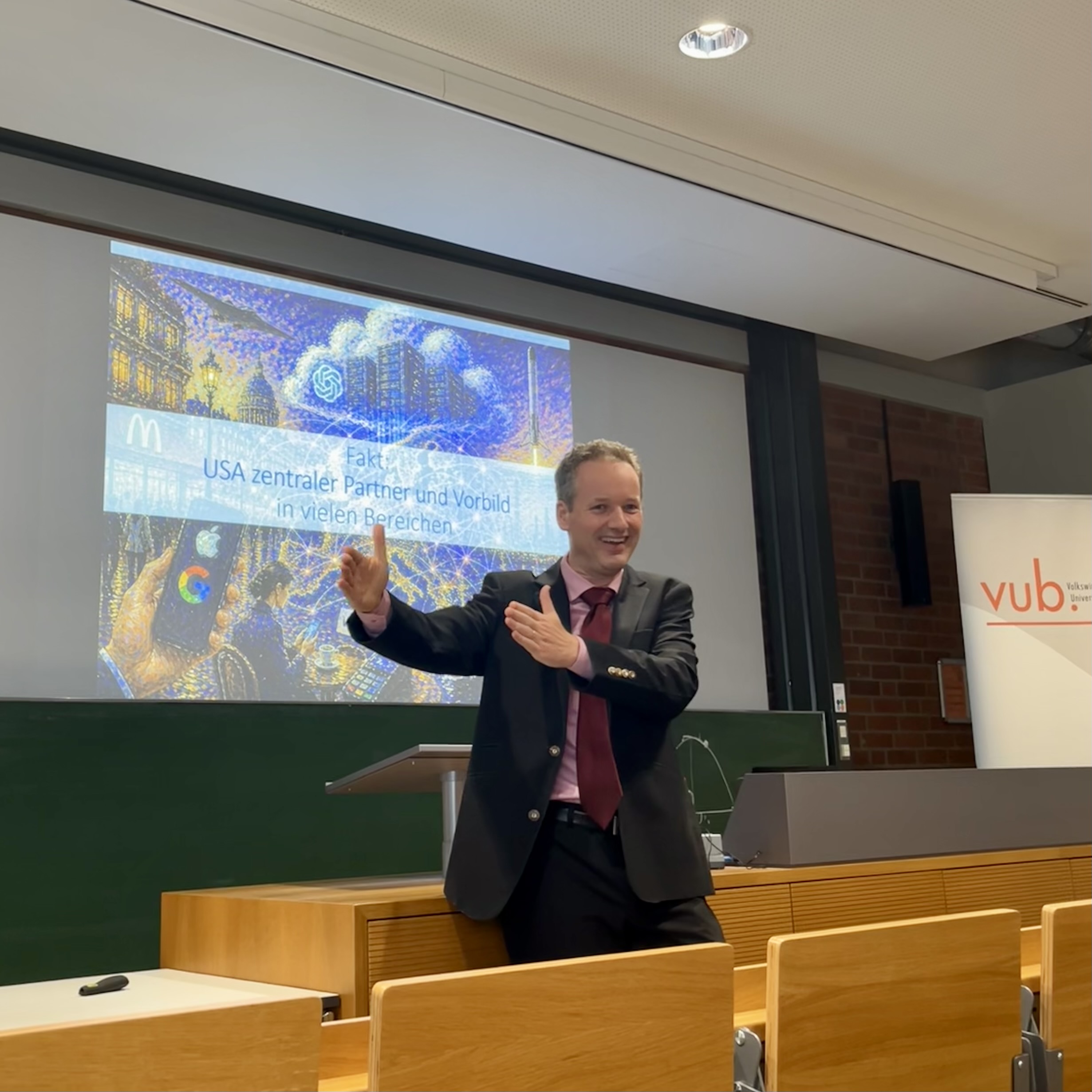 Professor Stadelmann bei seinem Vorrag über die aktuellen Herausforderungen der deutschen Wirtschaftspolitik.